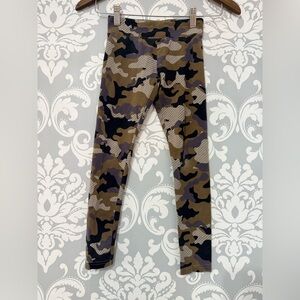 4/$25 •‎ Ripzone Camo Elastic Waist Leggings
